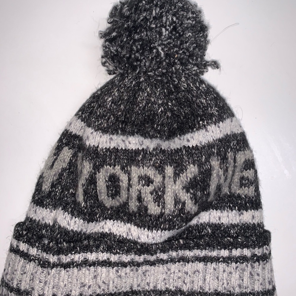 New York Pom Pom beanie